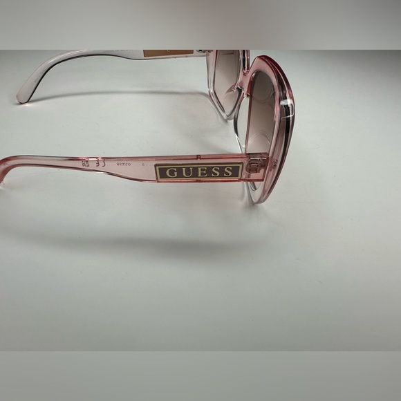 Oversized Guess Shades - Picture 4 of 7